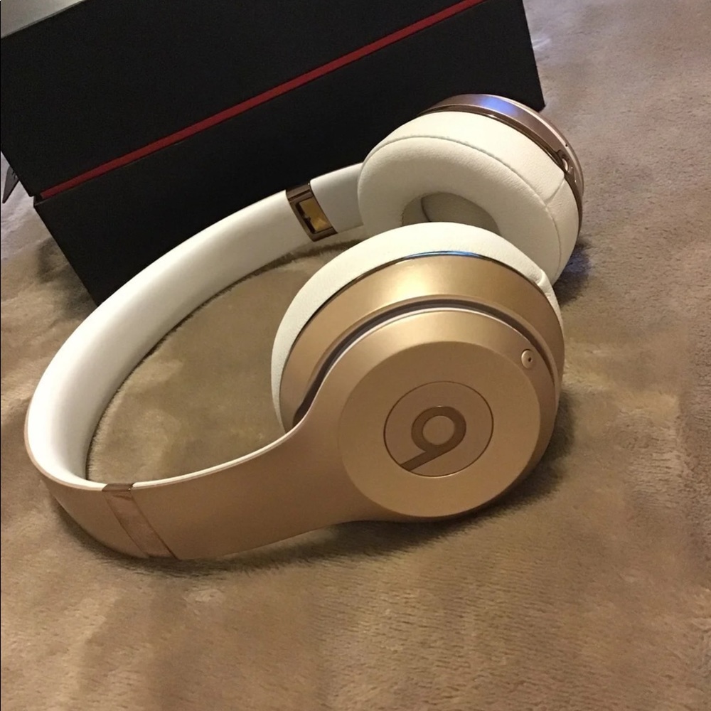 Gold beats by Dre